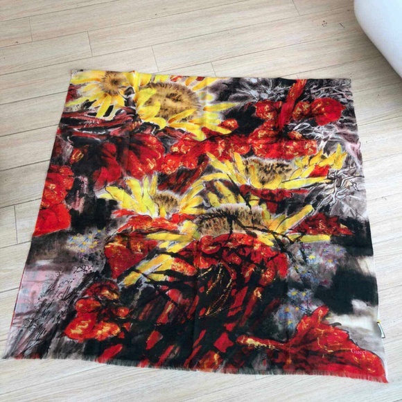 Red pattern scarf